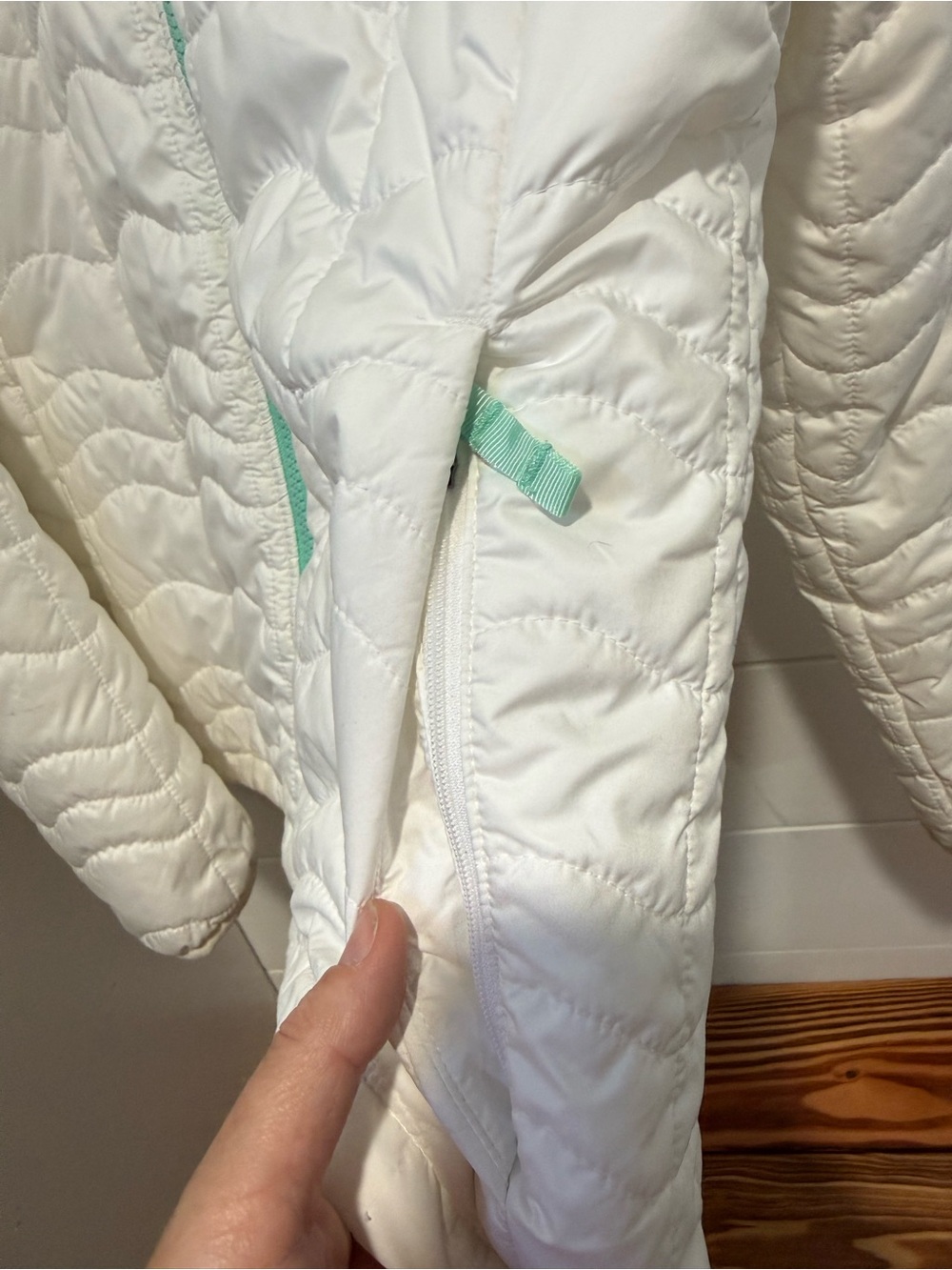The North Face White Jacket with Mint Logo - Picture 6 of 9